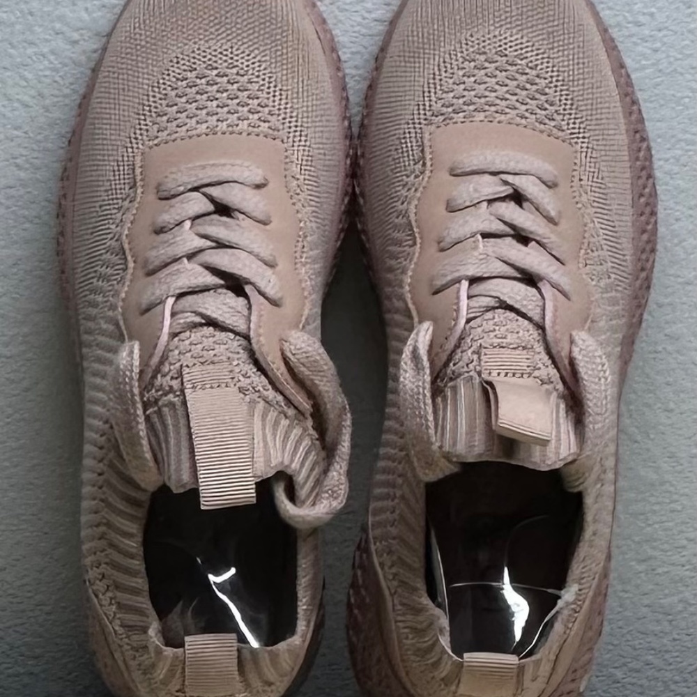 Blondo Women's Shara Waterproof Blush Sneaker Size 5.5 - Picture 2 of 9
